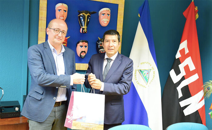academico-espanol-angel-rodriguez-visita-embajada-de-nicaragua